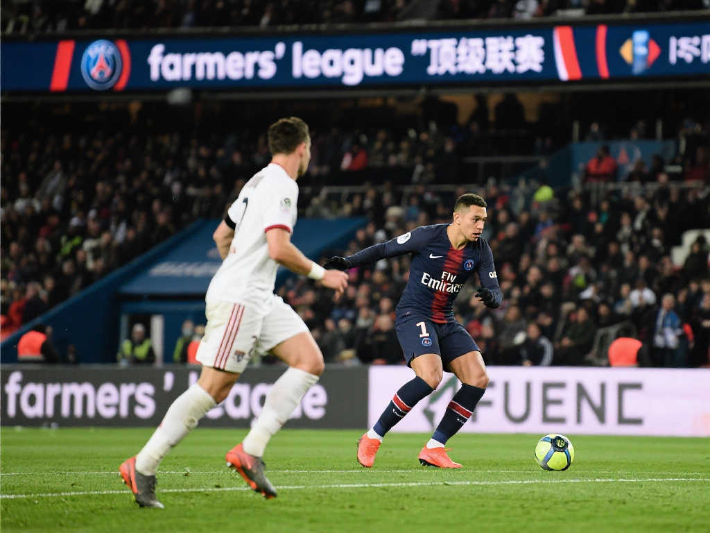 恩里克幽默回应：横扫英超？我们只是农民联赛！